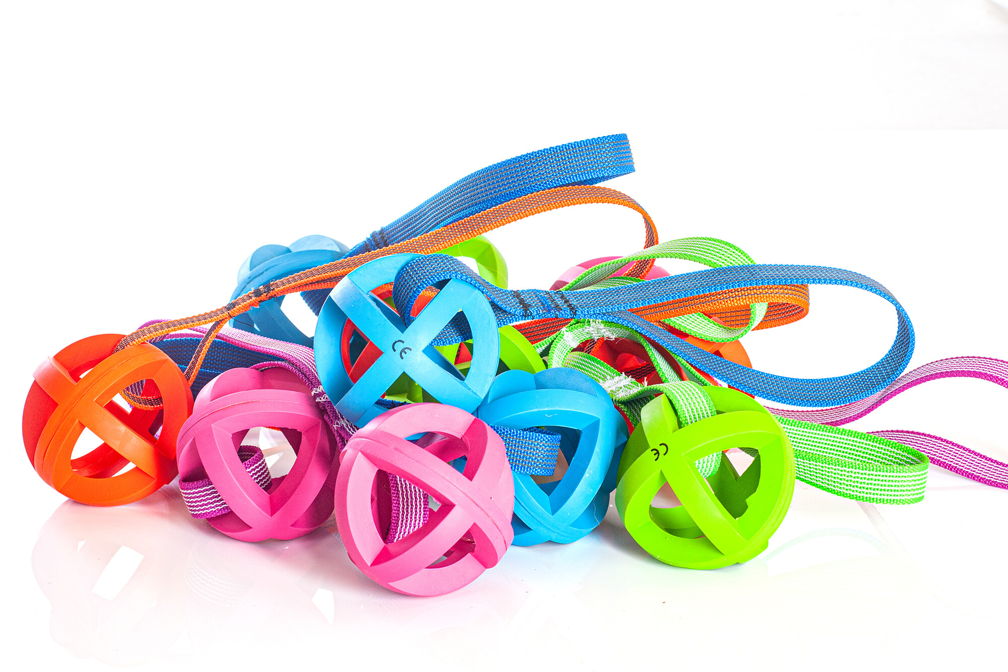 Spielzeuge am Band oder Seil